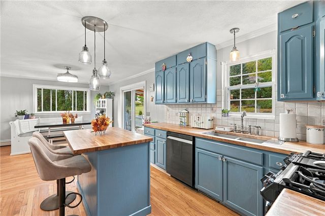 18 Pineridge Drive, Smithfield, RI 02917