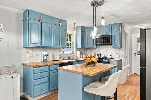 18 Pineridge Drive, Smithfield, RI 02917