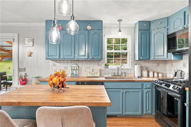 18 Pineridge Drive, Smithfield, RI 02917
