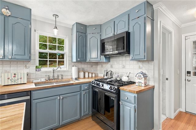 18 Pineridge Drive, Smithfield, RI 02917