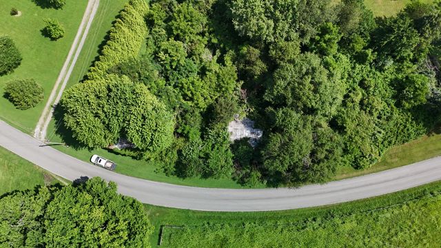 384 Underwood Rd, Lafayette, TN 37083