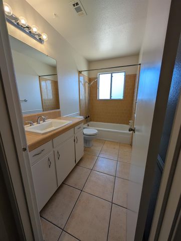 1049 Ruby Pl, Manteca, CA 95336