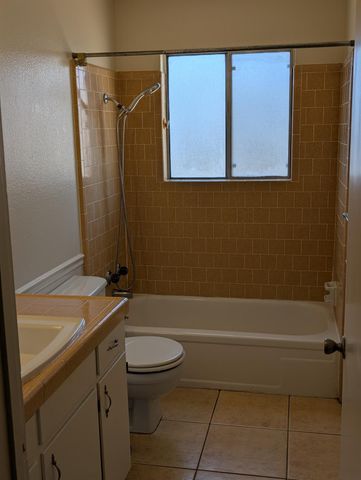 1049 Ruby Pl, Manteca, CA 95336