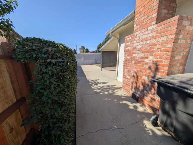 1049 Ruby Pl, Manteca, CA 95336