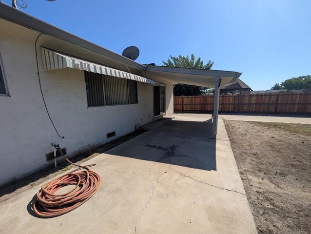 1049 Ruby Pl, Manteca, CA 95336