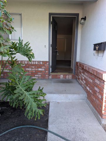 1049 Ruby Pl, Manteca, CA 95336