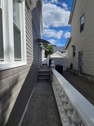 194-44 112th Road, Saint Albans, NY 11412