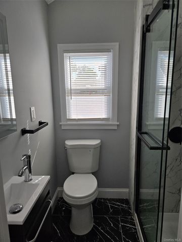 194-44 112th Road, Saint Albans, NY 11412