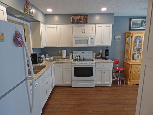 28 Spring River Lane, Cherokee Village, AR 72529