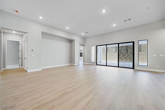 489 Carter House Way, Las Vegas, NV 89138