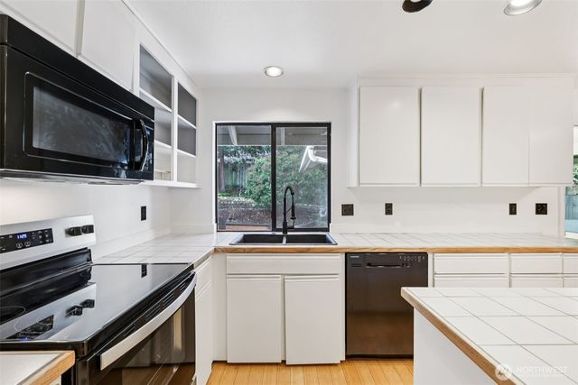 32229 2nd Avenue SW, Federal Way, WA 98023