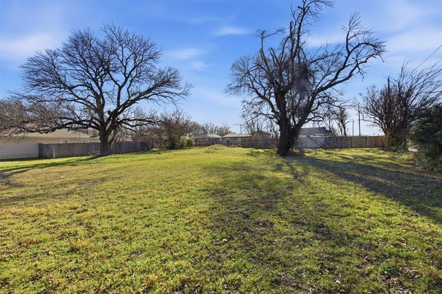 8240 Carbondale Street, Dallas, TX 75216