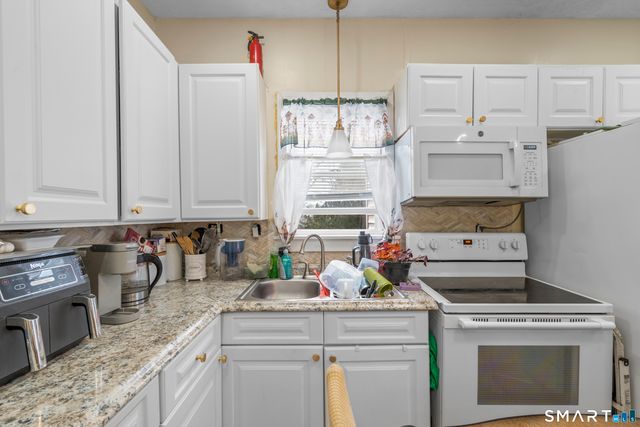 15 Jubilee Street, New Britain, CT 06051