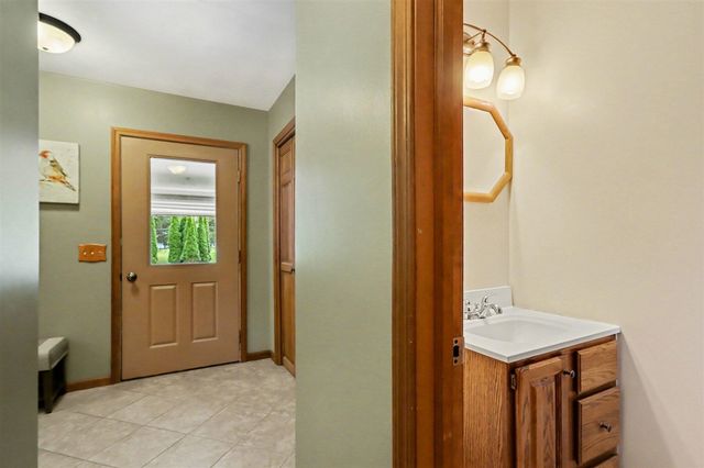 2828 W F Avenue, Kalamazoo, MI 49009