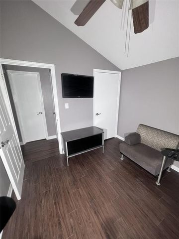 1000 E 53rd ST B, Austin, TX 78751