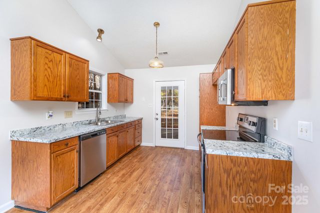 6104 Steelewood Place, Charlotte, NC 28269