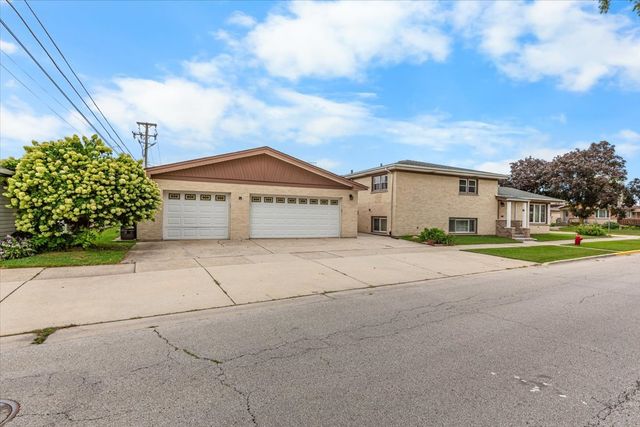 8233 W Maple Avenue, Norridge, IL 60706