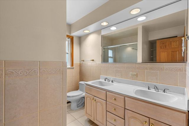 8233 W Maple Avenue, Norridge, IL 60706