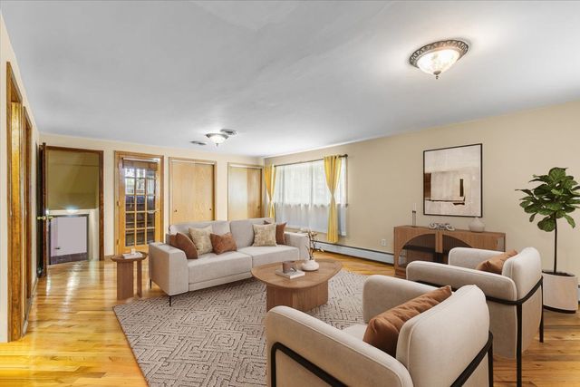 8233 W Maple Avenue, Norridge, IL 60706