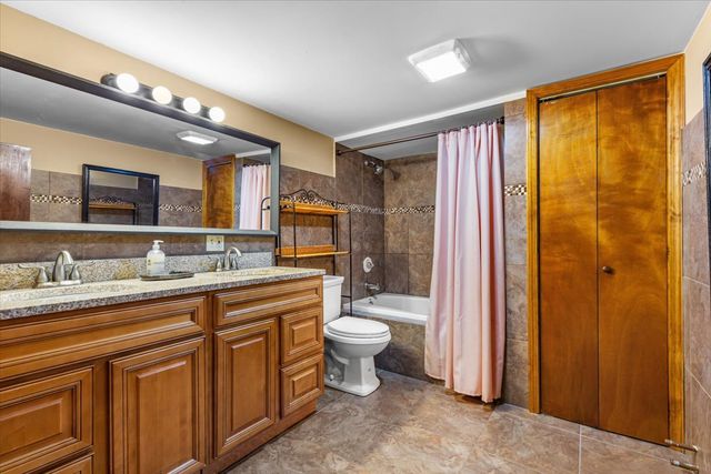 8233 W Maple Avenue, Norridge, IL 60706