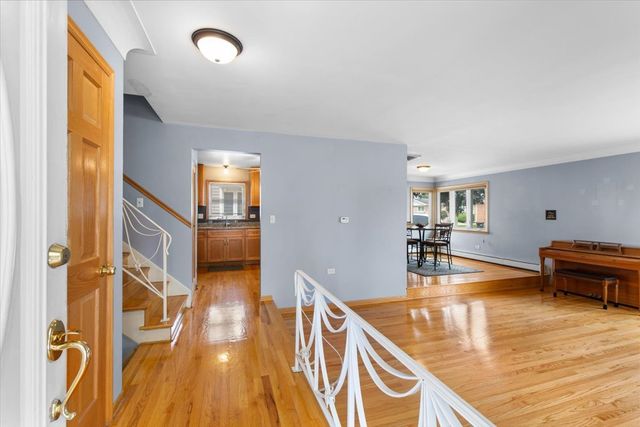 8233 W Maple Avenue, Norridge, IL 60706