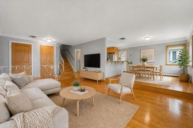 8233 W Maple Avenue, Norridge, IL 60706