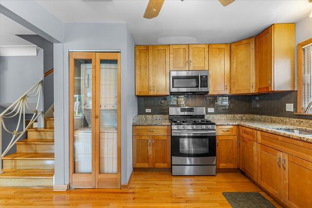 8233 W Maple Avenue, Norridge, IL 60706