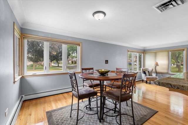 8233 W Maple Avenue, Norridge, IL 60706