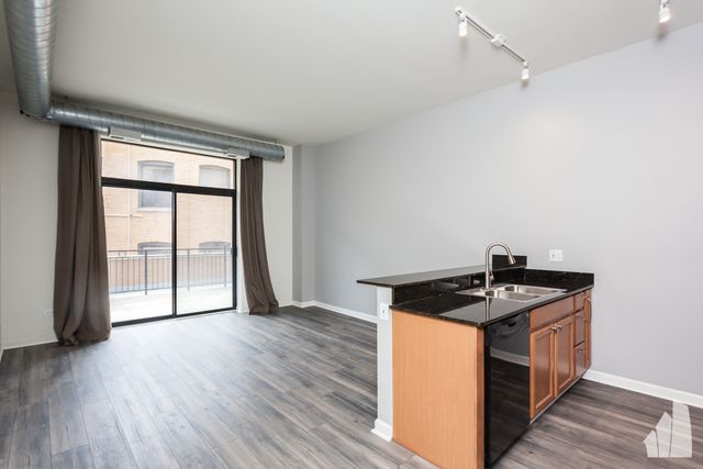 950 W Leland Avenue 304, Chicago, IL 60640
