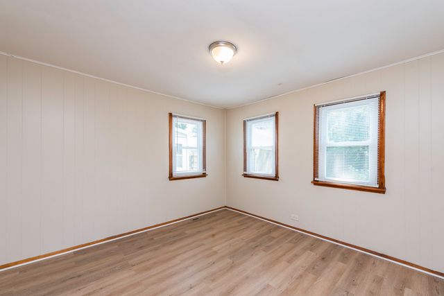 221 Kenwood Drive, Round Lake Park, IL 60073