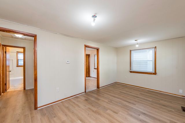 221 Kenwood Drive, Round Lake Park, IL 60073