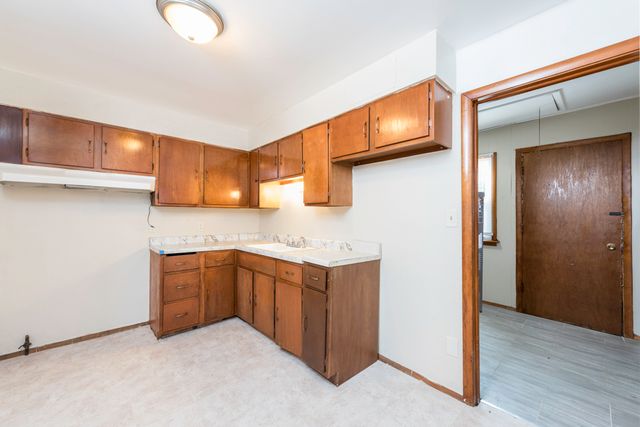 221 Kenwood Drive, Round Lake Park, IL 60073