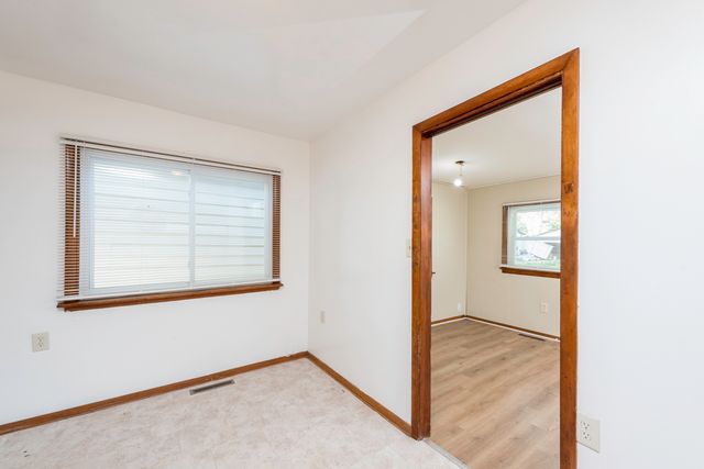 221 Kenwood Drive, Round Lake Park, IL 60073
