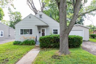 221 Kenwood Drive, Round Lake Park, IL 60073