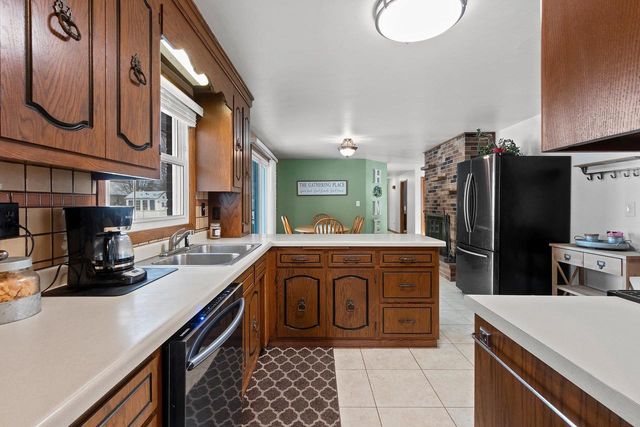 315 JOHNSON STREET, Pulaski, WI 54162