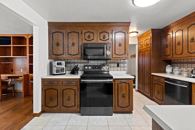 315 JOHNSON STREET, Pulaski, WI 54162