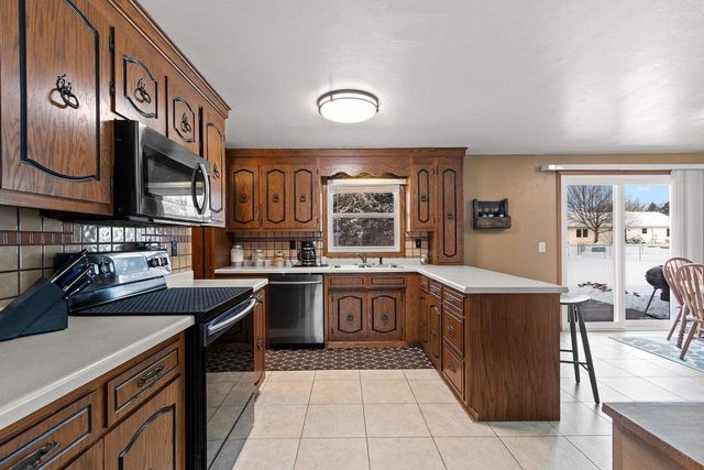 315 JOHNSON STREET, Pulaski, WI 54162