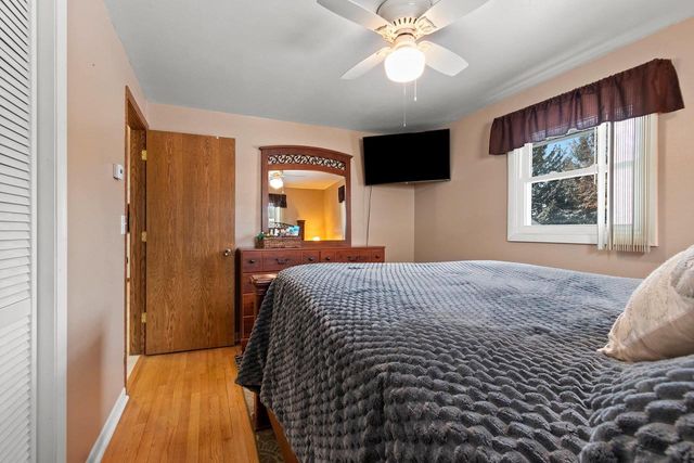 315 JOHNSON STREET, Pulaski, WI 54162