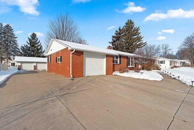 315 JOHNSON STREET, Pulaski, WI 54162