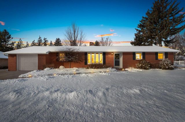 315 JOHNSON STREET, Pulaski, WI 54162