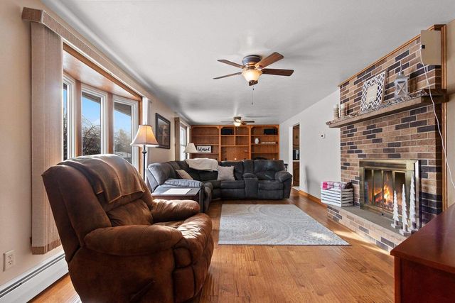 315 JOHNSON STREET, Pulaski, WI 54162