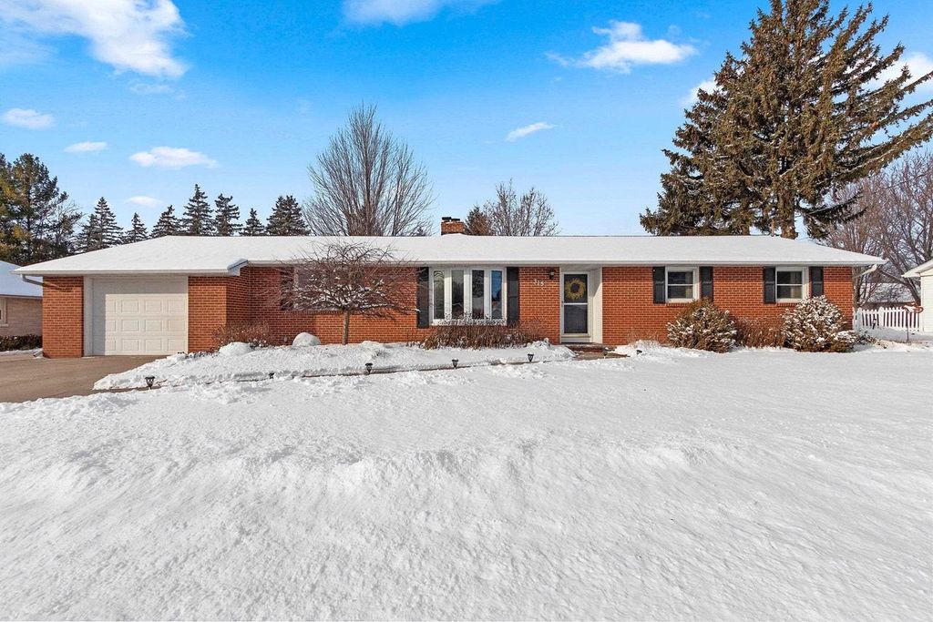 315 JOHNSON STREET, Pulaski, WI 54162