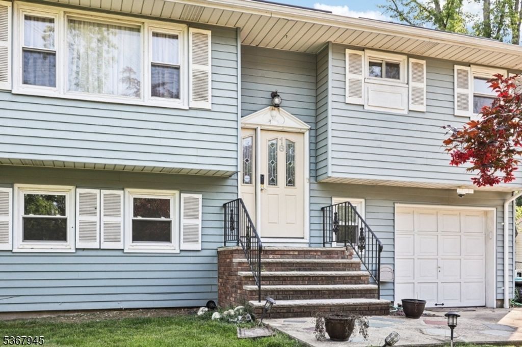 16 Kerschner Ln, East Brunswick Twp., NJ 08816