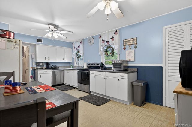 8 7th Street, Carle Place, NY 11514