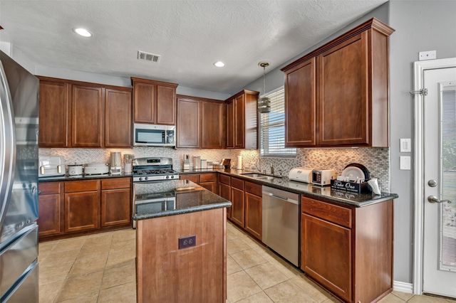 410 Havenstone Lane, La Marque, TX 77568