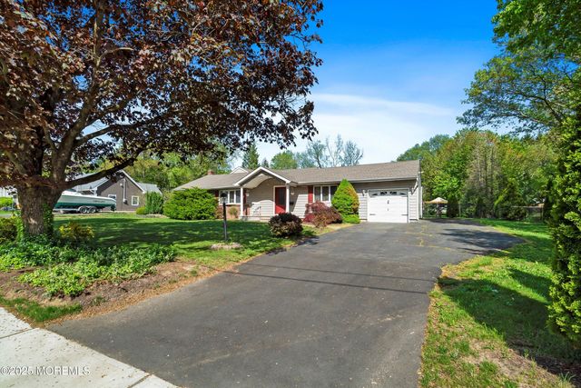 601 East Road, Middletown, NJ 07748