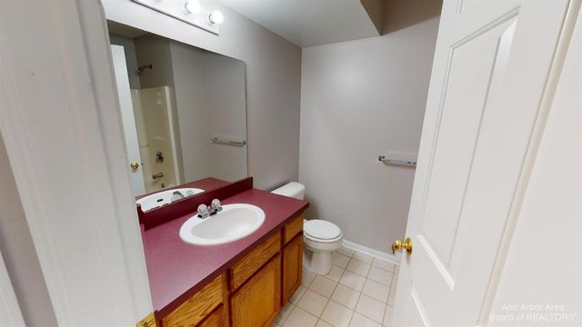 2666 S Knightsbridge Circle, Ann Arbor, MI 48105