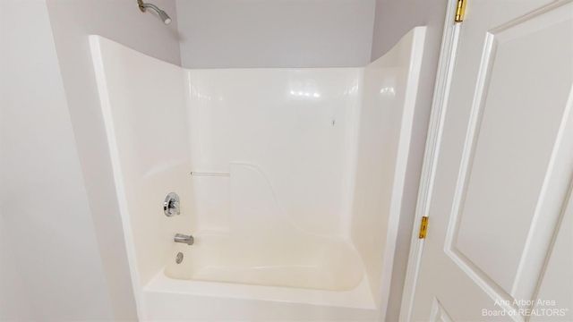 2666 S Knightsbridge Circle, Ann Arbor, MI 48105