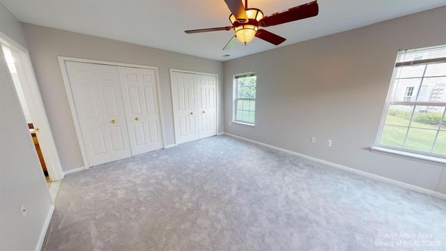 2666 S Knightsbridge Circle, Ann Arbor, MI 48105