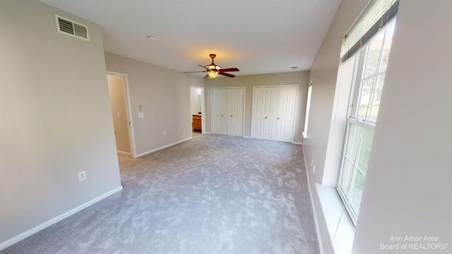 2666 S Knightsbridge Circle, Ann Arbor, MI 48105